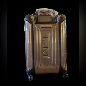 TUMI Vapor 22” International Carry-On Hardcase Spinner Luggage Gold Carbon $675
